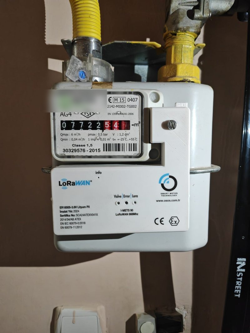 I-METS 90 doğal gaz modülünün gerçek saha kurulumu, mevcut sayaç üzerinde